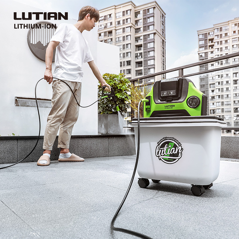 无线锂电池洗车机评测，最后不仅车洗干净了，我居然还变轻了？