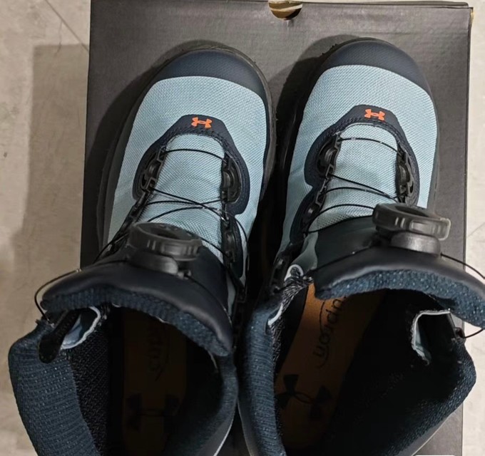 安德玛休闲运动鞋