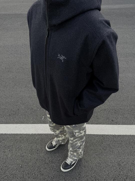 详解高性价比软壳夹克推荐与实用穿搭指南